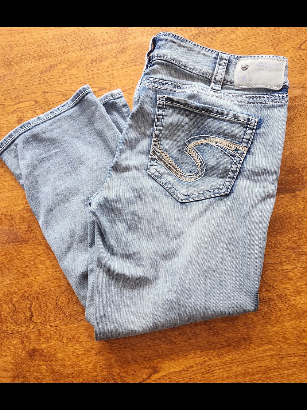 Silver Suki Midi Capris light Wash denim Size 34 Normcore